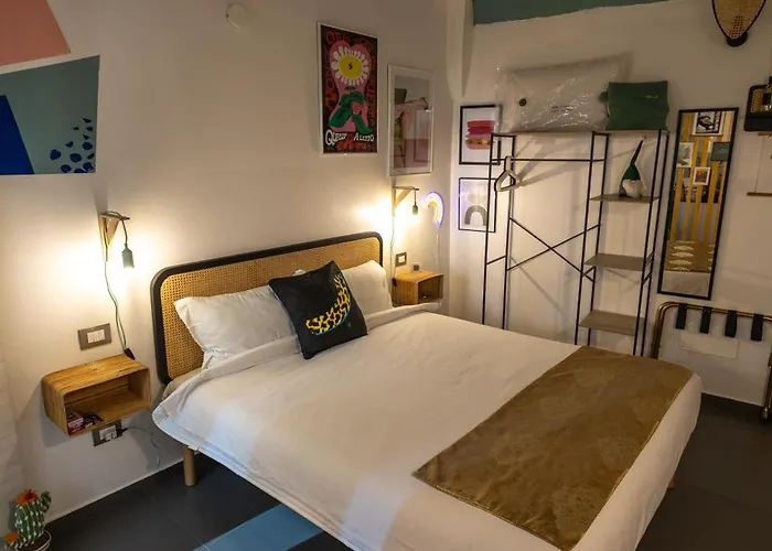 La Pomposa Del Teatro Vendégház Modena