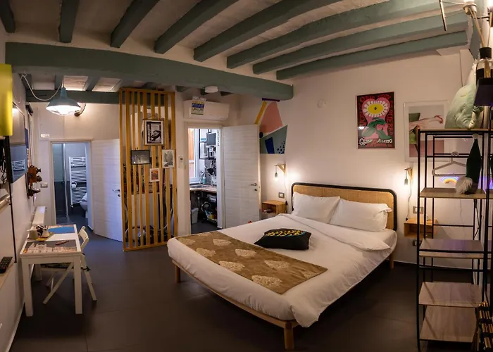 La Pomposa Del Teatro Vendégház Modena